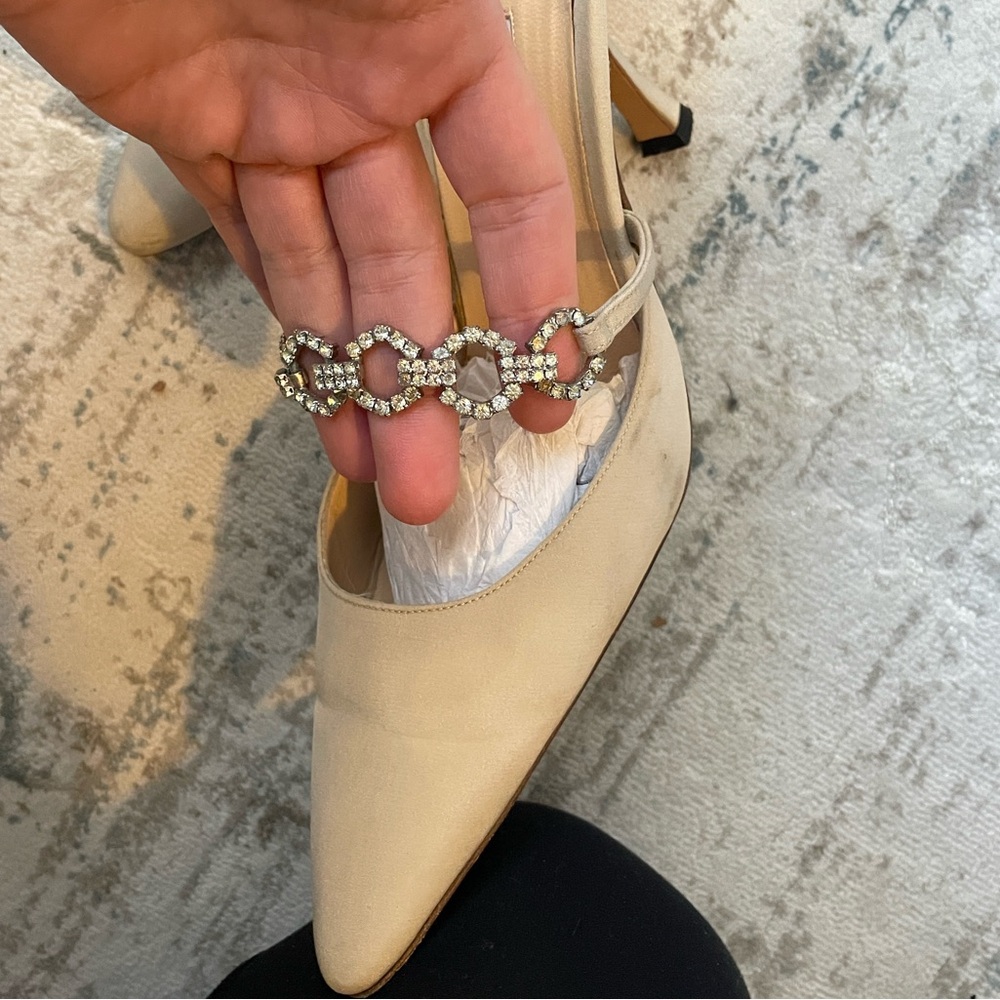Manolo Blahnik (authentic) Cream Pointed Toe Mules with Silver Chain - Picture 12 of 12